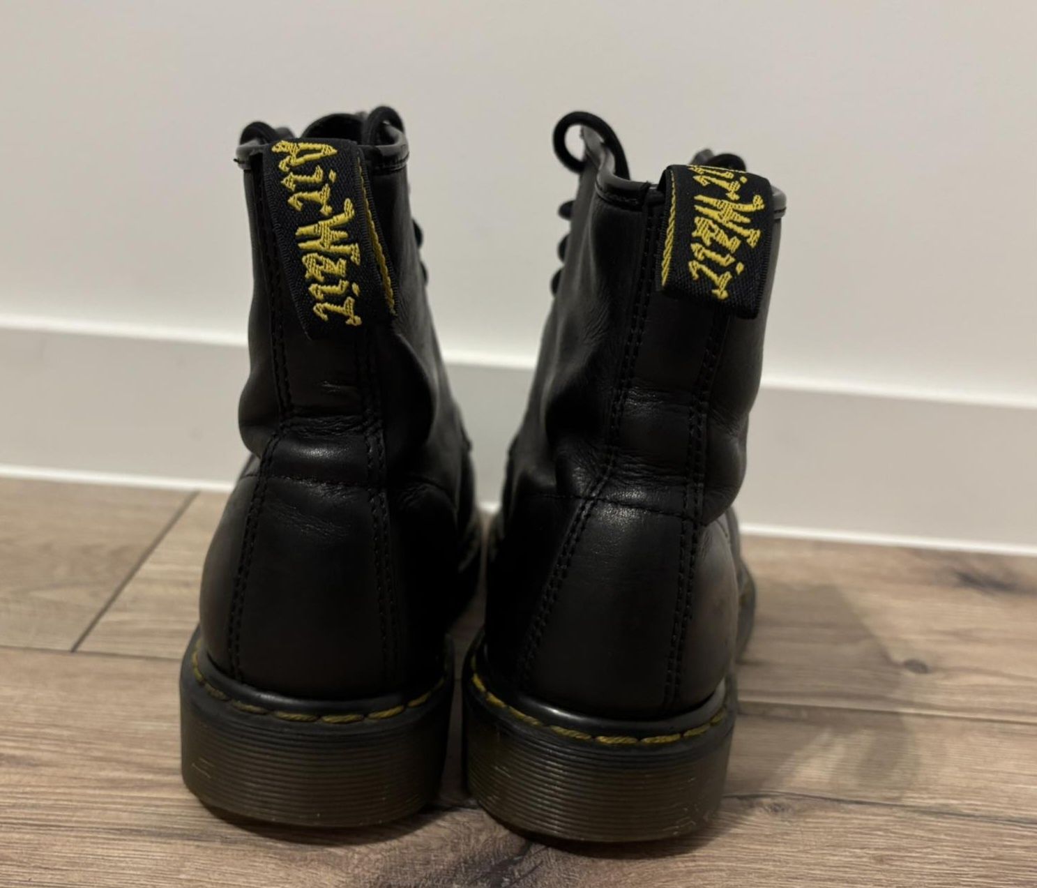 Dr. Martens 1460 skórzane glany uniseks 40
Rozmiar 40
Wkładka:25.5cm
k