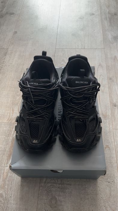Balenciaga track