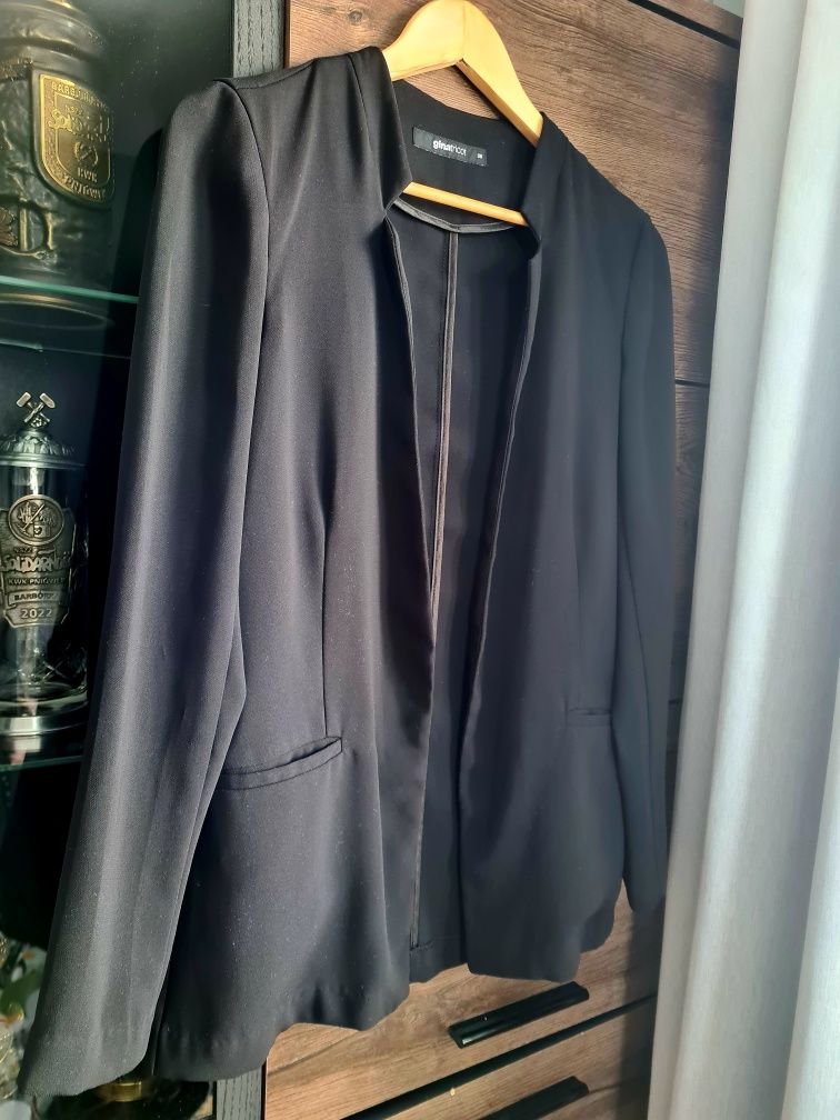 Czarna marynarka żakiet narzutka elegancka do biura