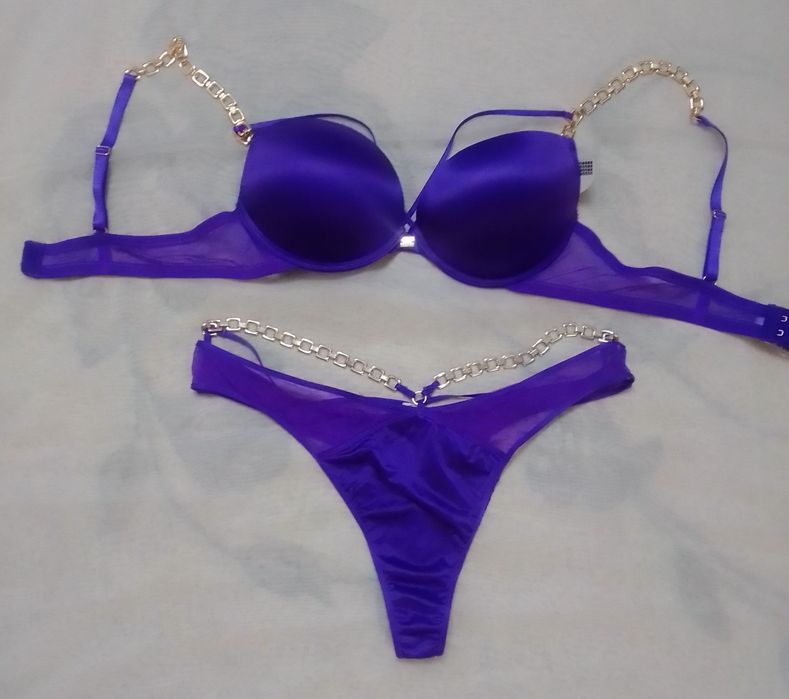 Комплект Бюстгальтер и Стринги с металлической фурнитурой