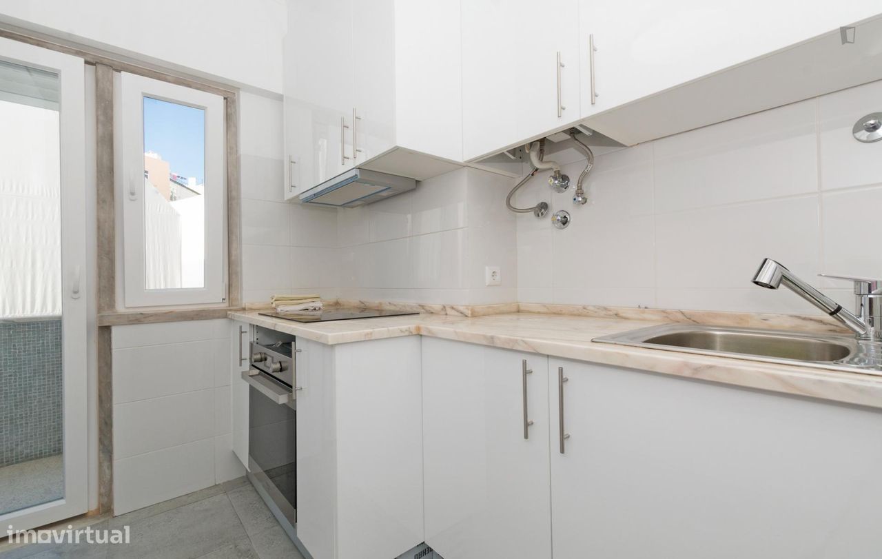 427249 - Quarto com cama de solteiro, com casa...