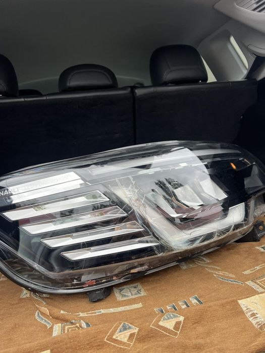 Фара правая на Рено Трафик 3 от 21 года