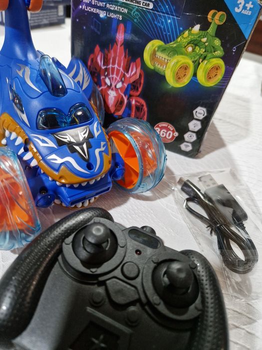 Carro multidirecional. Super divertido.  Novo