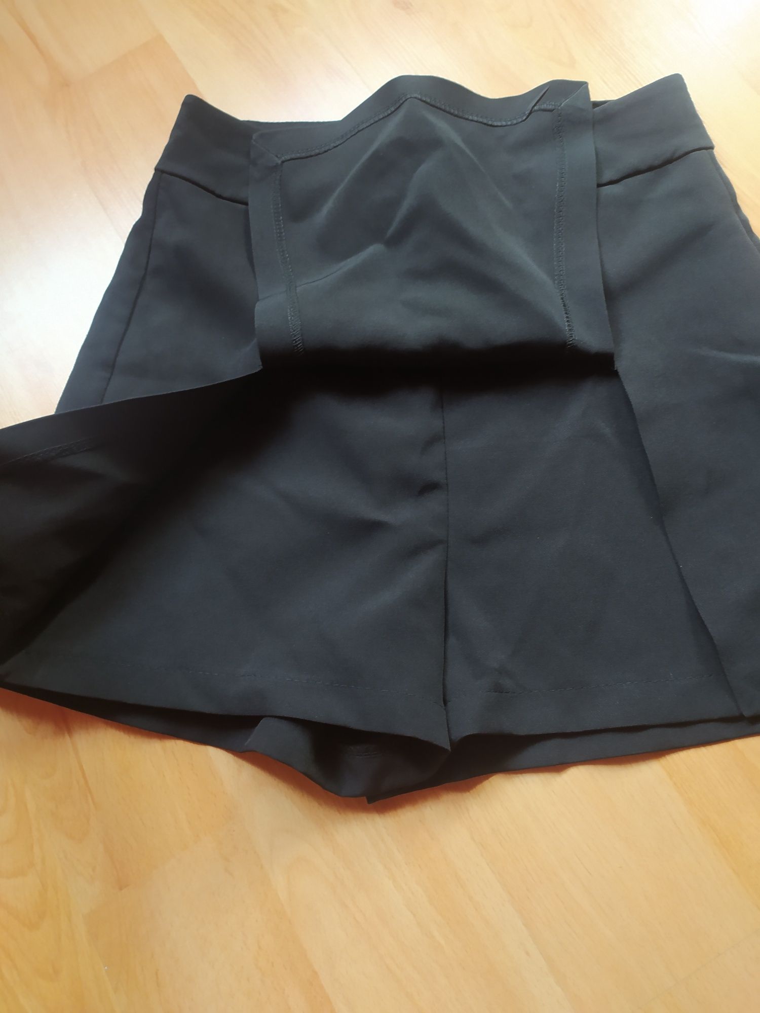 Nowe spodnico spodenki