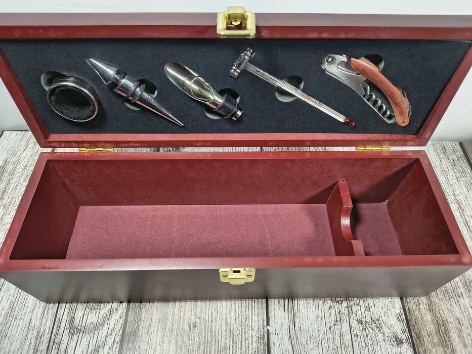 Goods & Gadgets Skrzynka na wino zestaw sommelierski z akcesoriami