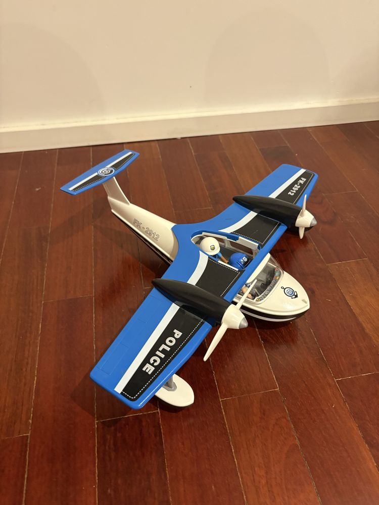 Avião da policia da playmobil