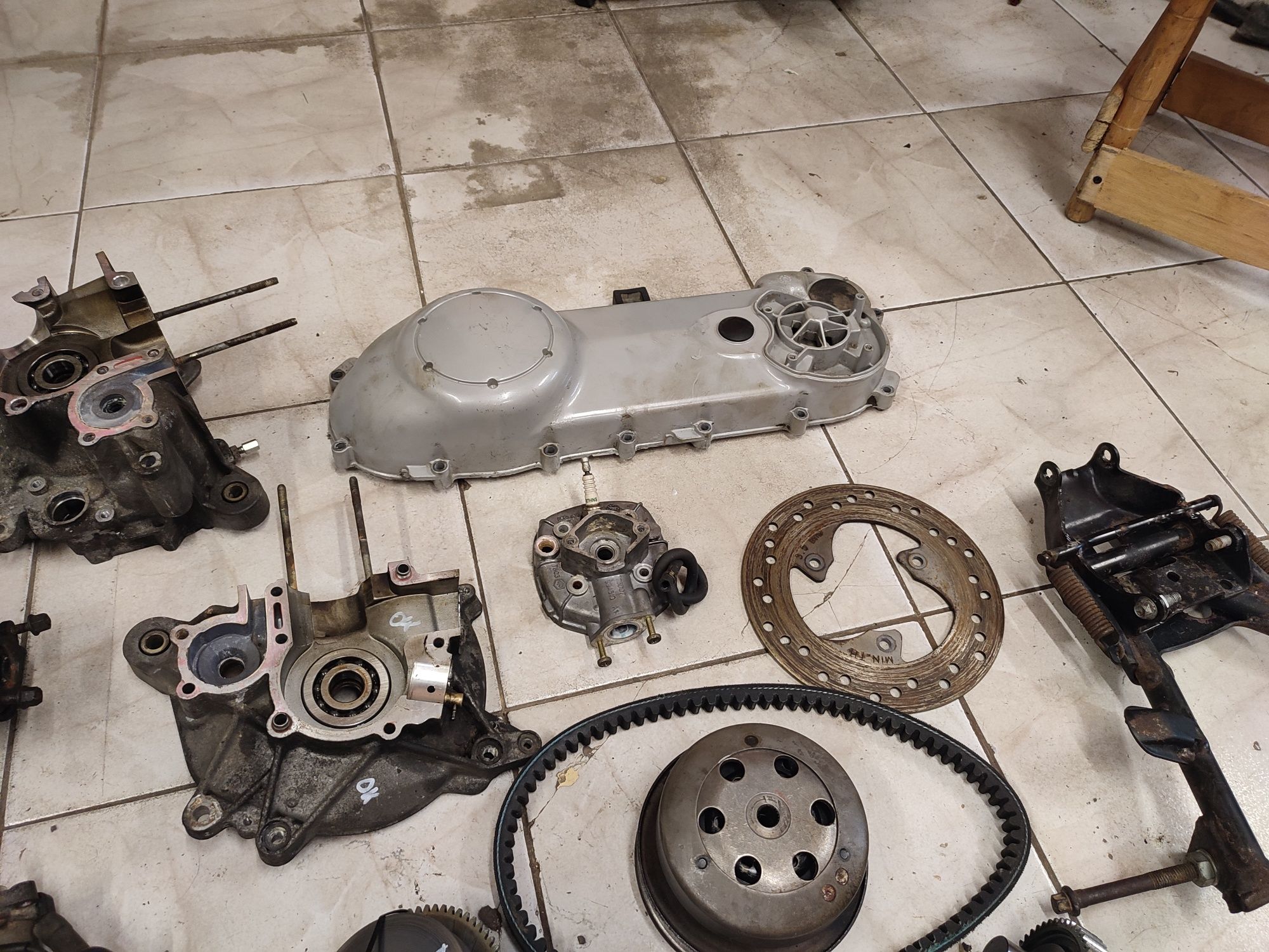 Aprilia SR 50 Ditech Factory silnik części wał kapa cylinder kompresor
