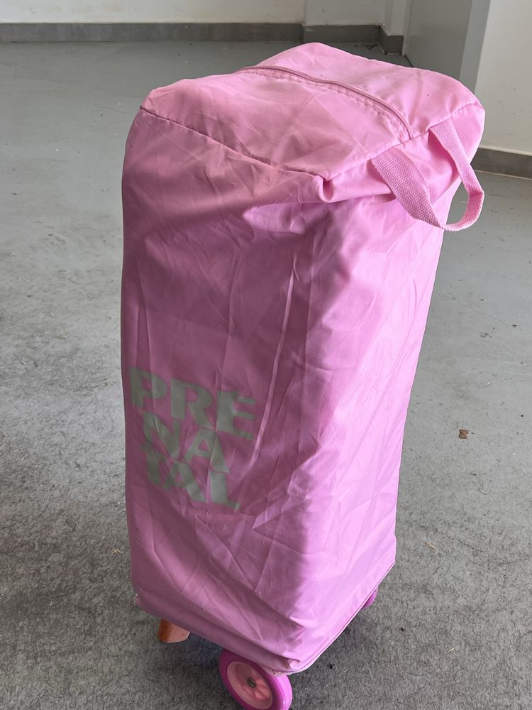 Cama de viagem rosa