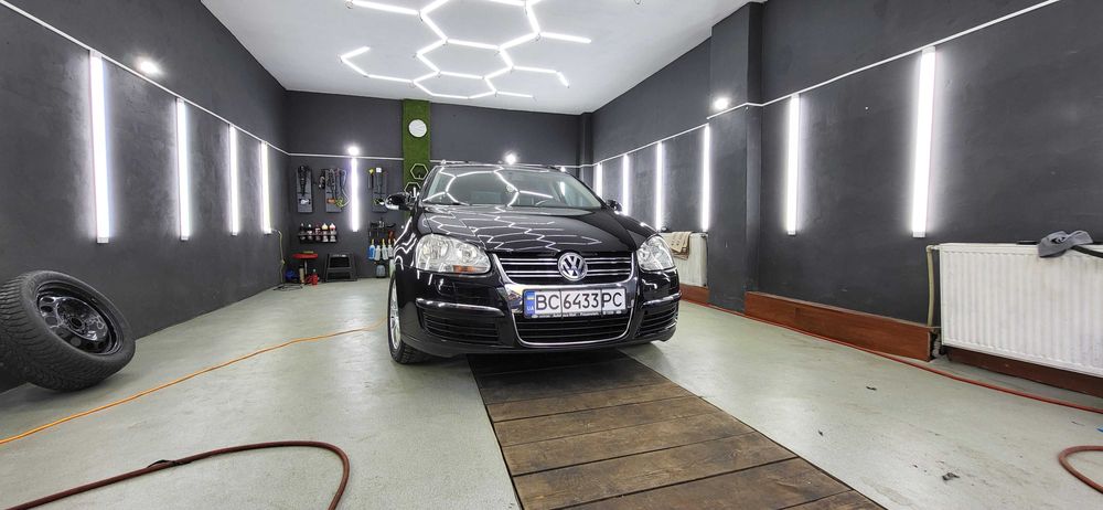 Продам Гольфа універсал 2008 року. Газ бензин. Мотор 1,6. 102 к.с.