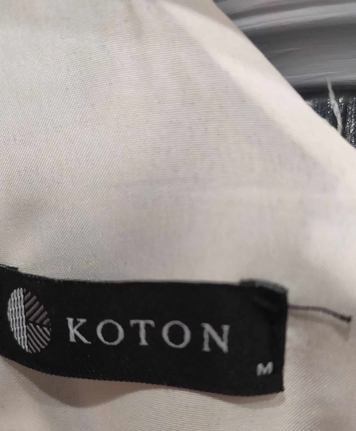 Sukienka z delikatnym wycięciem V na plecach - Koton, rozm. M