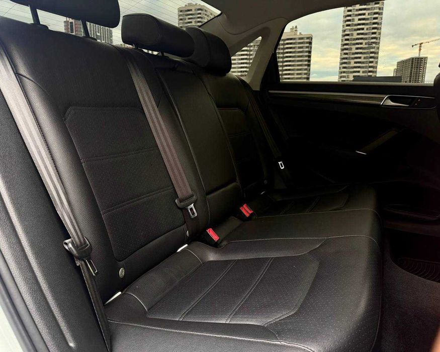 Volkswagen Passat SE