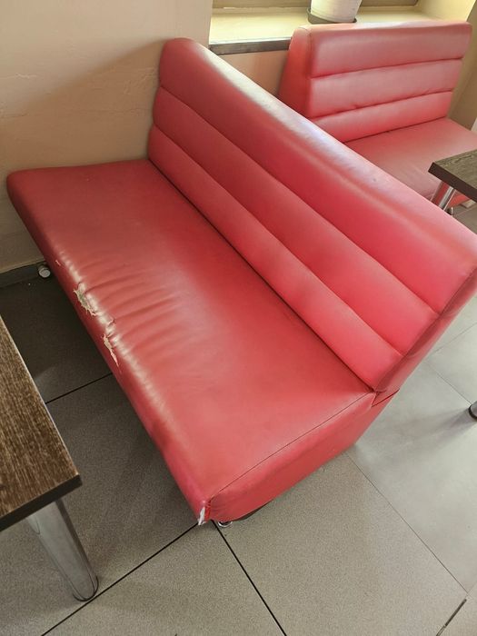 Zestaw stół i sofa do restauracji
