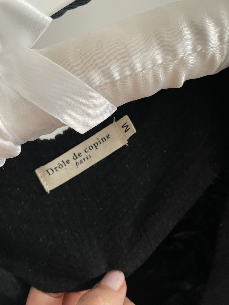 Czarna elegancka bluzka z długim rękawem