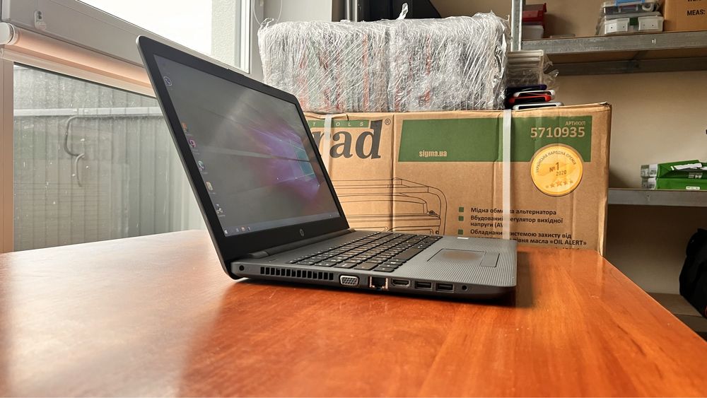 Ноутбук HP 250 G6 intel core i3 (8gb оперетивка) SSD