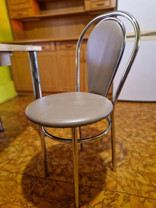 Stół rozkładany z 2 krzesłami