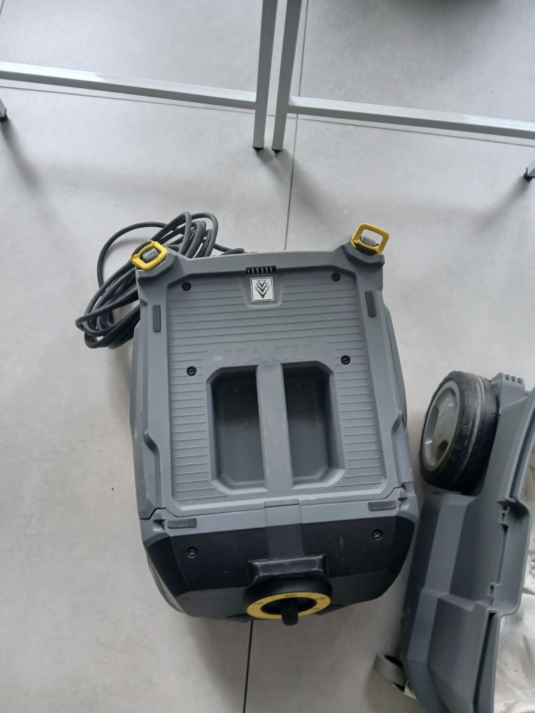 Пилосос KARCHER NT 30/1 TACT