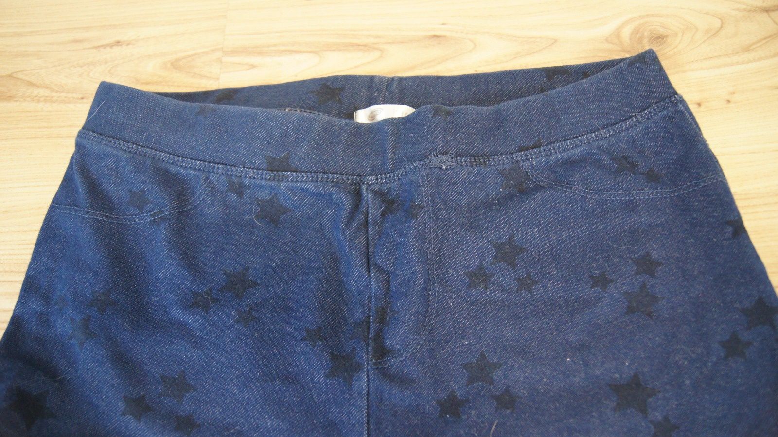 Spodnie legginsy imitujące jeansy w gwiazdki