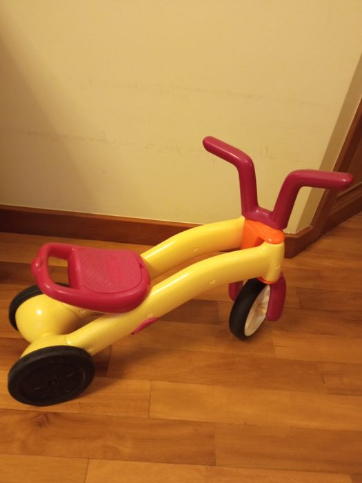 Triciclo.   Dos 12 aos 36 meses
