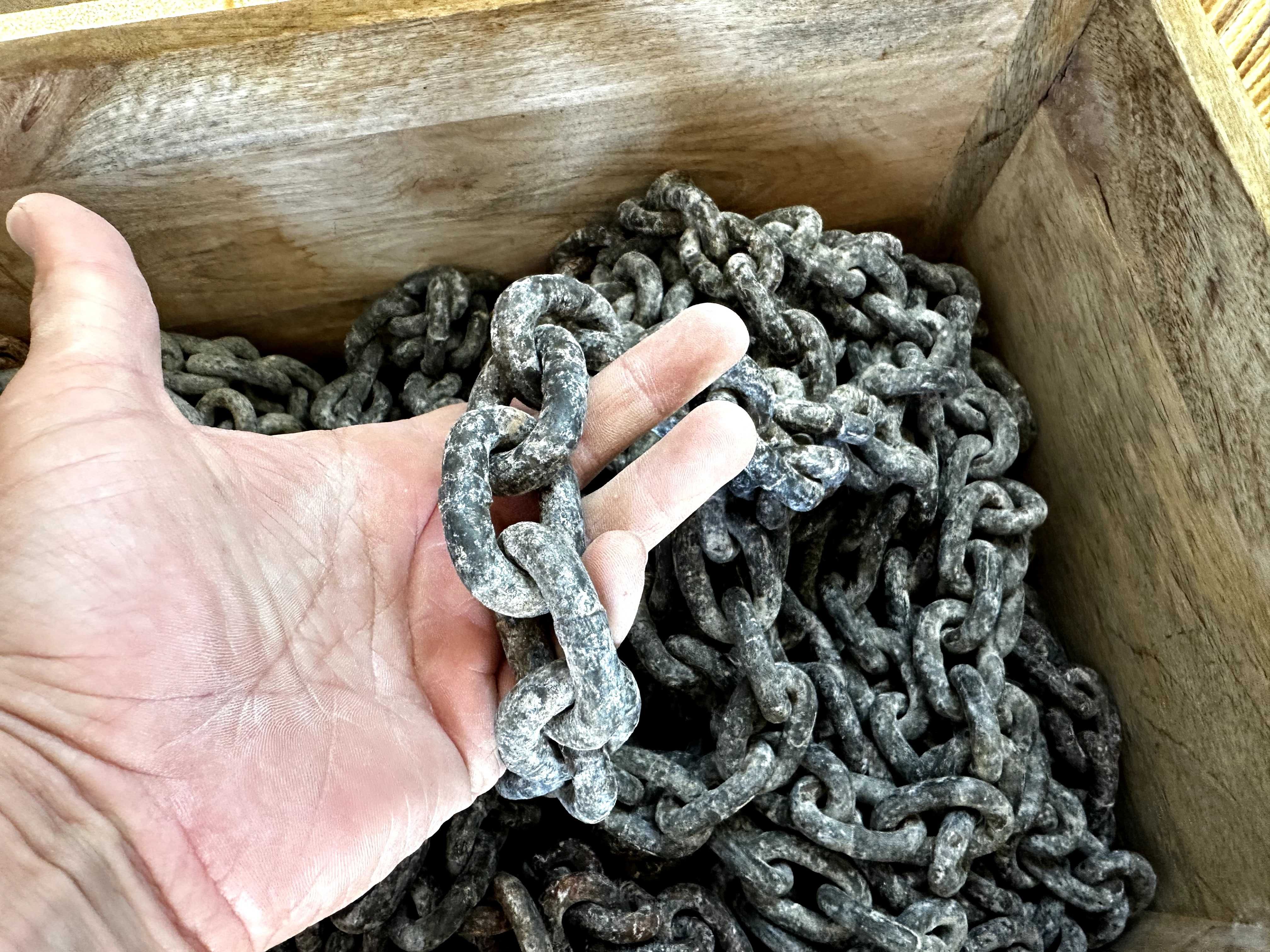 Âncora (CQR 34kg) + corrente de âncora (50m, 10 mm, ISO 4565)