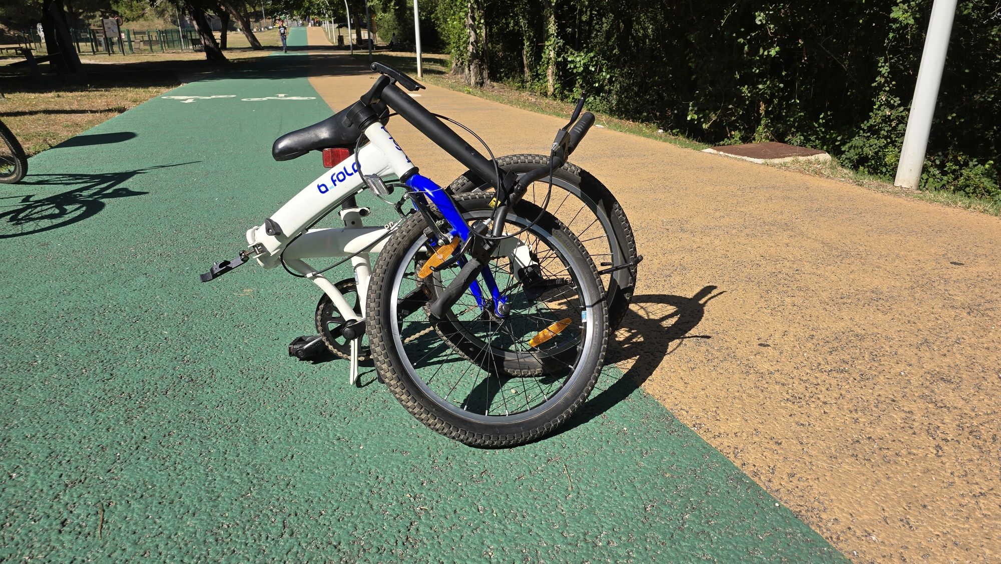 Bicicleta dobrável semi-nova