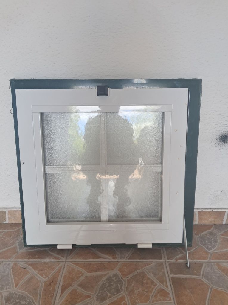 Janelas e porta em alumínio