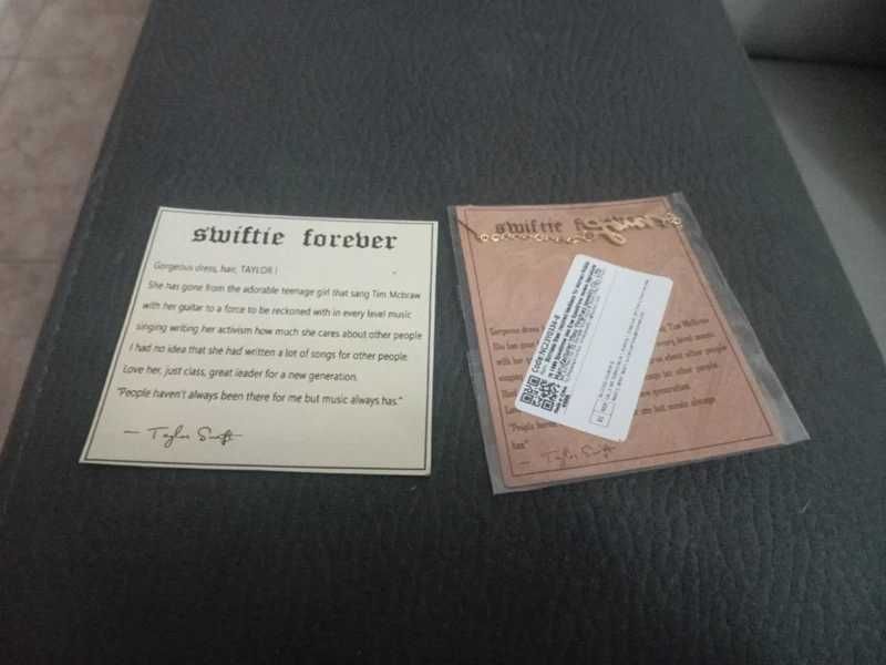 Colar Taylor Swift dourado - Lover