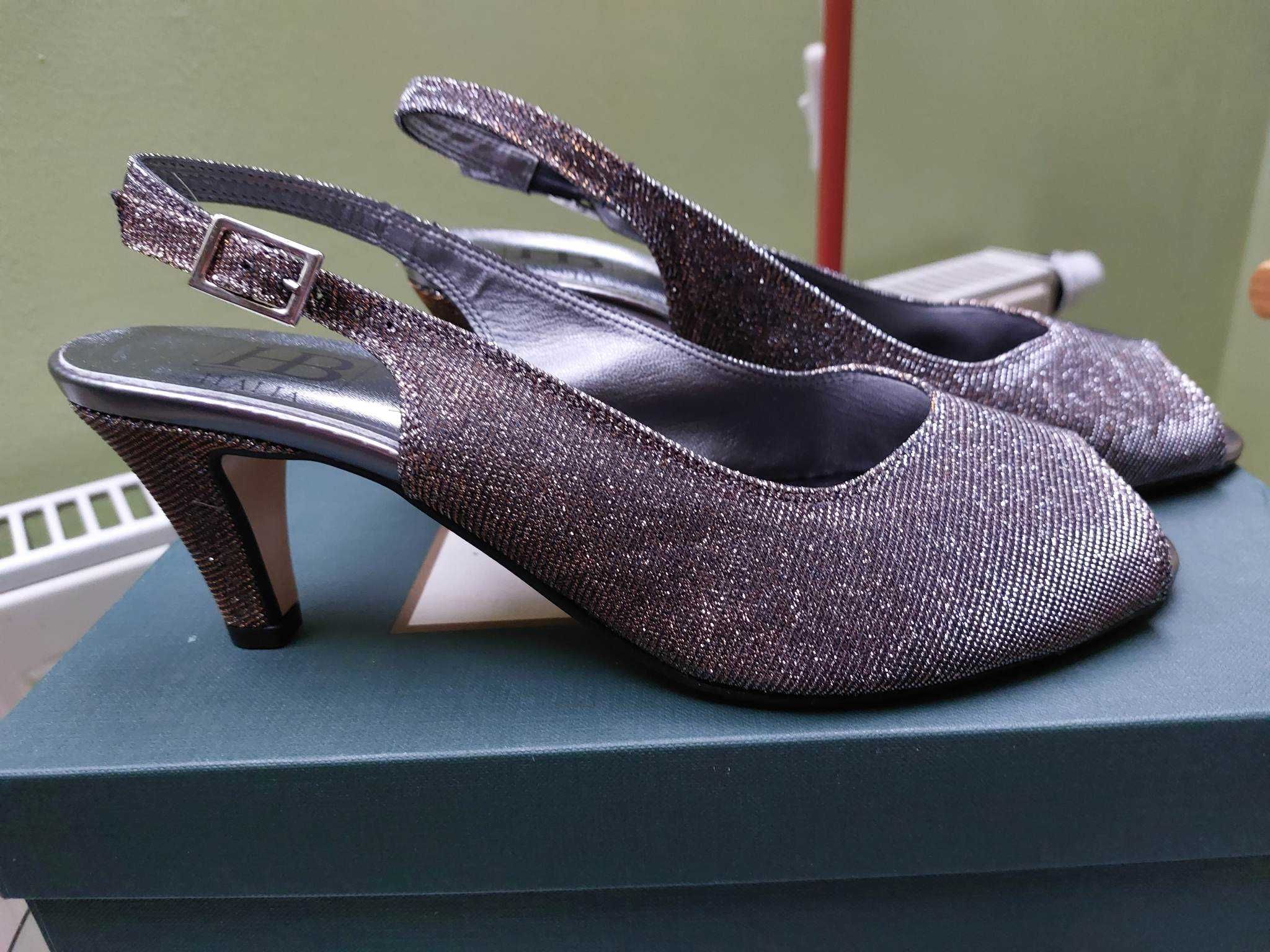 Nowe włoskie sandały r. 38 brokatowe srebrno-złote
