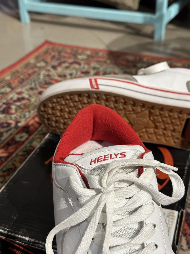 Роликові кросівки нові Heelys New (26 см) розмір 40
