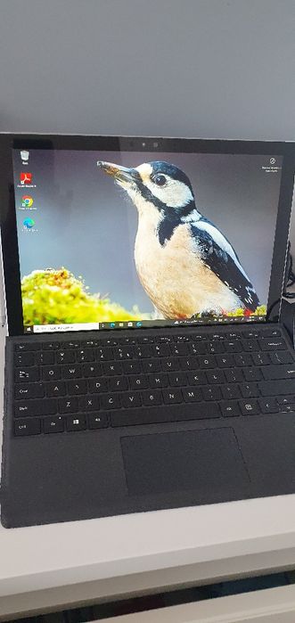 Laptop surface używany