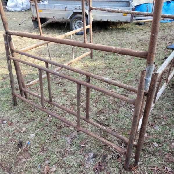 3 sztuki rusztowań warszawskich  po 55 zł / szt