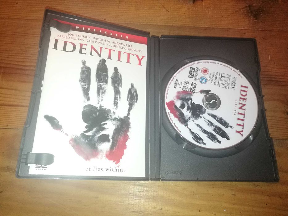 IDENTITY	DVD (legendagem em Inglês)