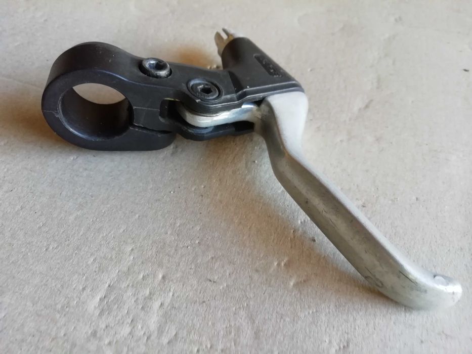 Dźwignie hamulcowe prawa i lewa