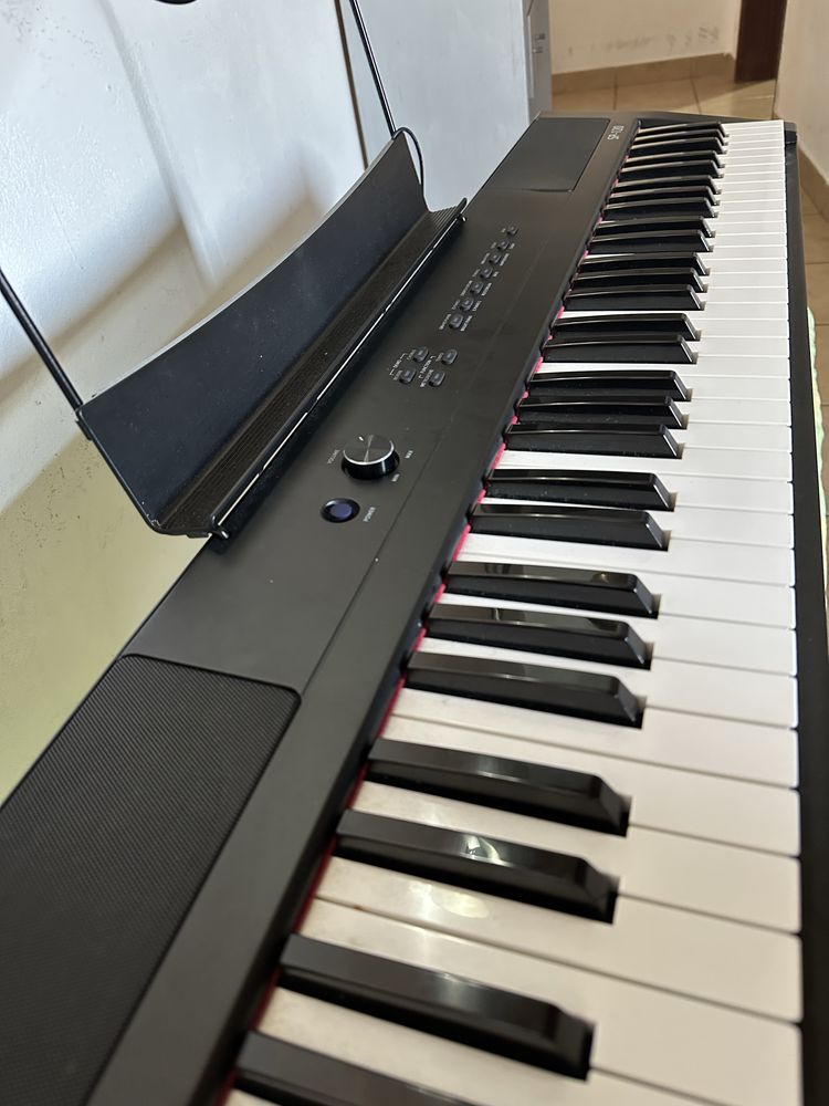 Piano digital em otimo estado