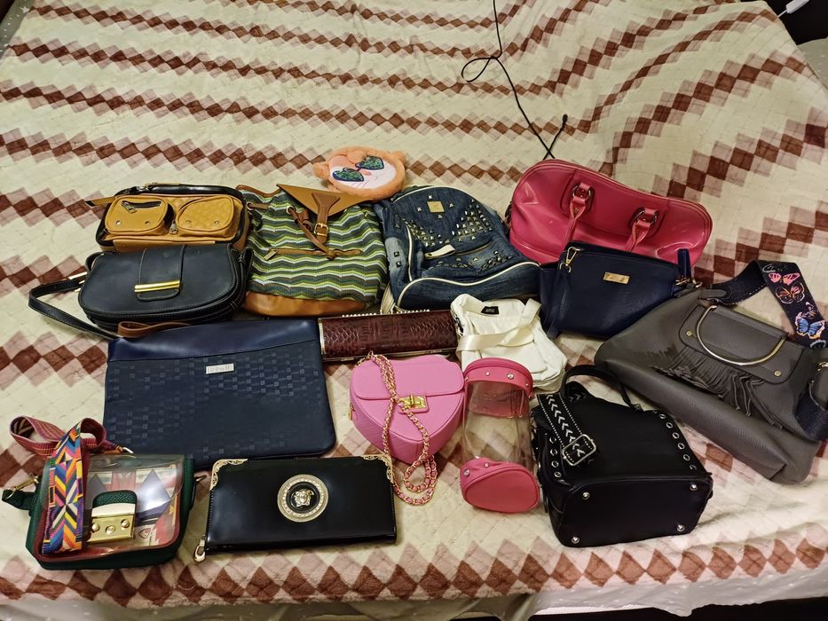 Продам жіночі сумочки,клатчі