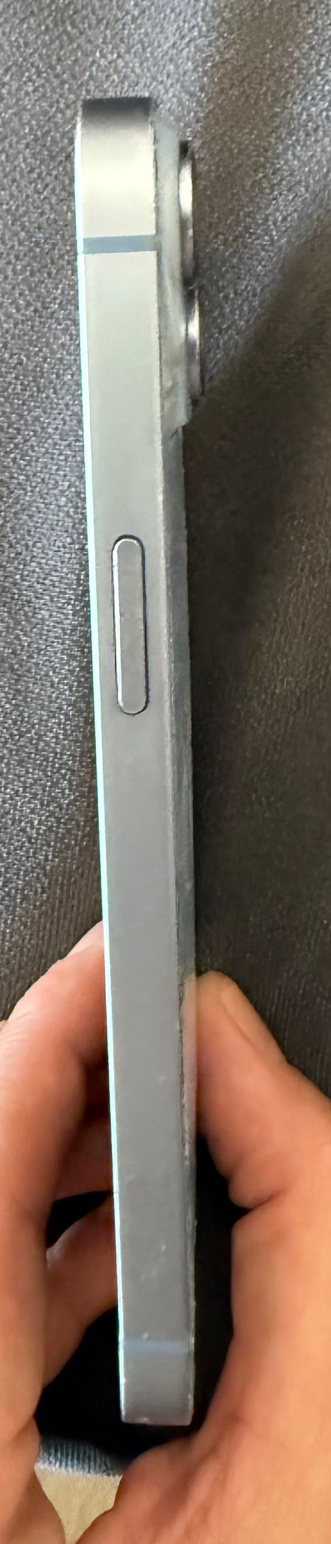 IPhone 14 com traseira partida sem danos na câmara
