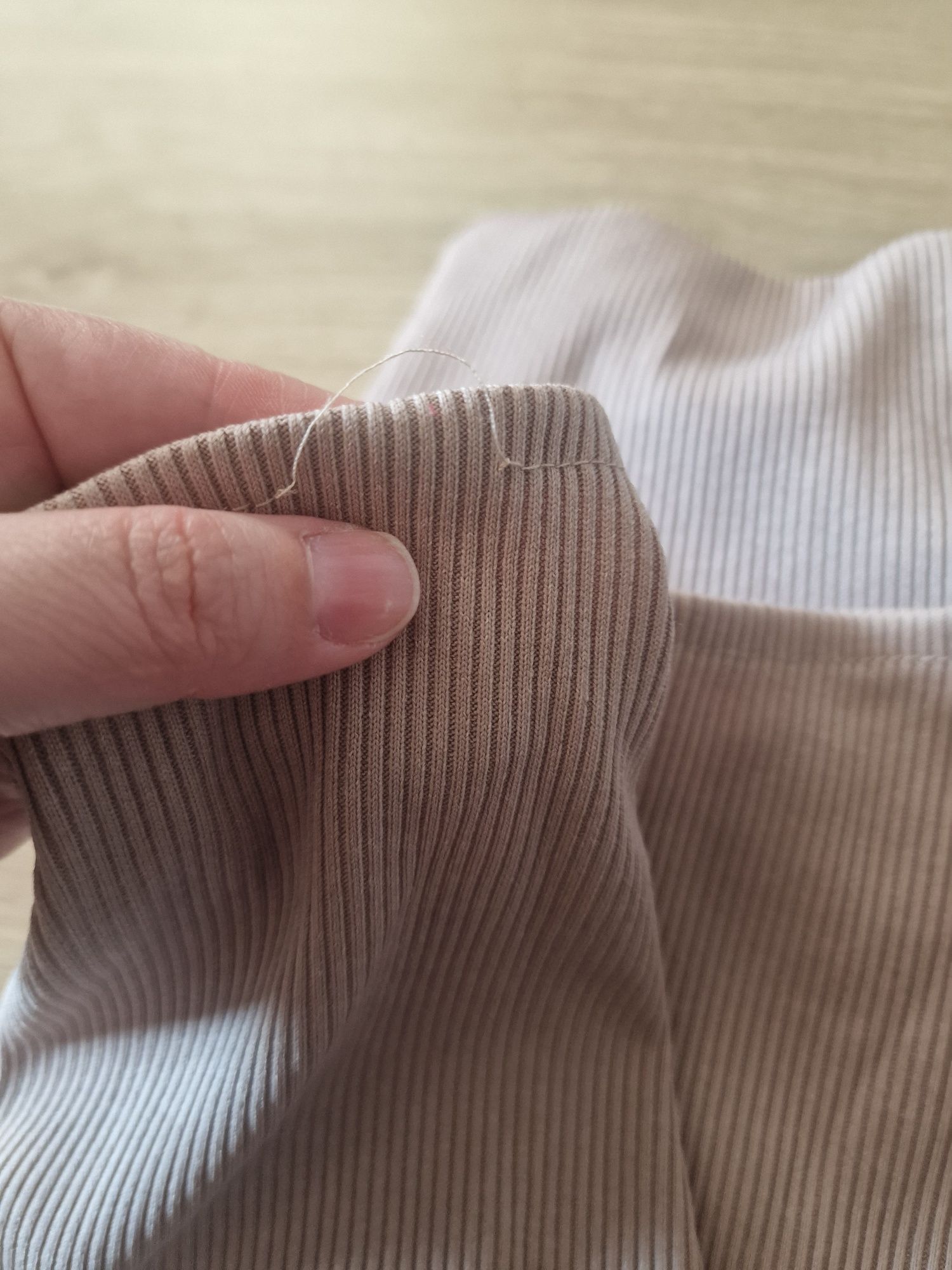 Bawełniane beżowe legginsy