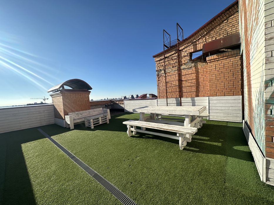 Метро Олімпійська-7 хв/Діловий центр Києва /Коновальця/ Предслвинська