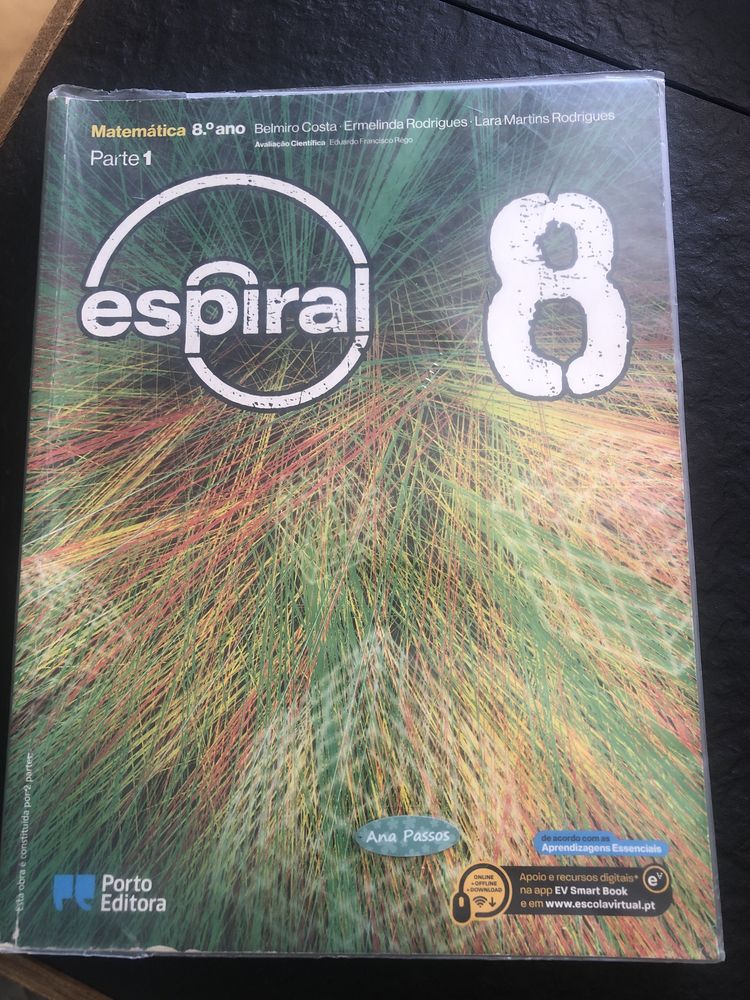 2 Livros Escolares "Espiral 8" Parte 1 e 2 do 8ºano em bom estado