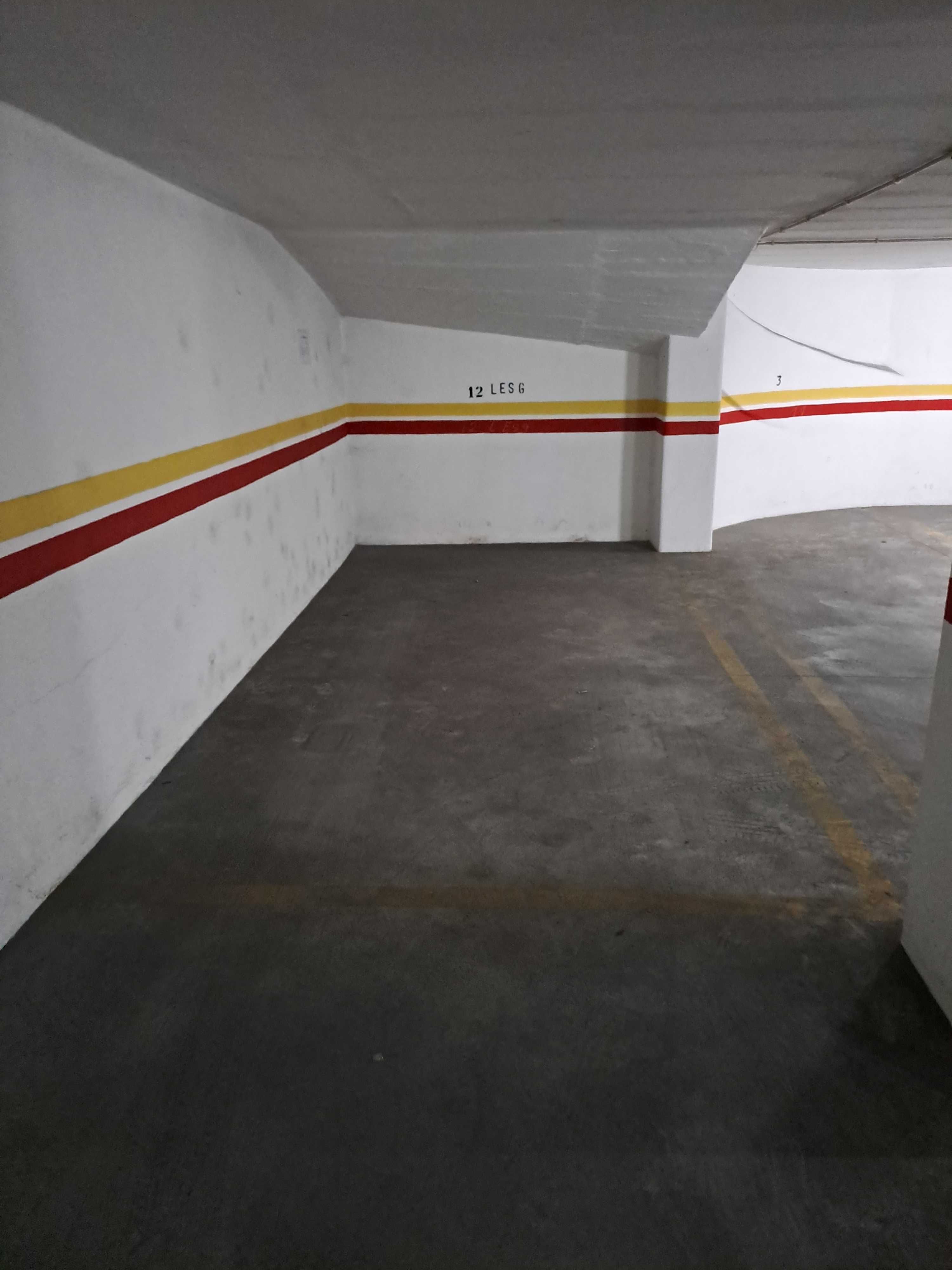 Garagem 15 m2 em Lisboa, zona Grafanil