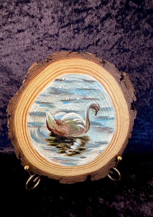 Cisne Sonhador na Água – Arte em Madeira Pintada à Mão