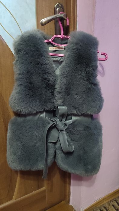 Продам жилетку для дівчинки