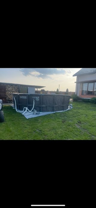 Басейн 5.49*1.22 на 24 куби води