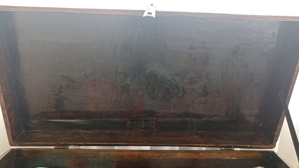 Baú / cómoda em madeira antiga restaurada