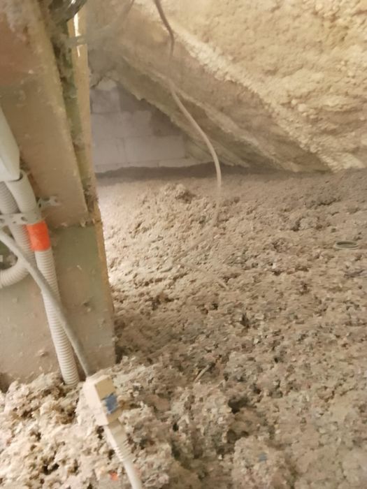 Wdmuchiwanie wełny / celulozy