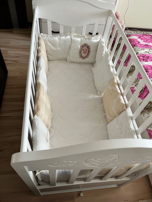 Дитяче ліжко з матрацом