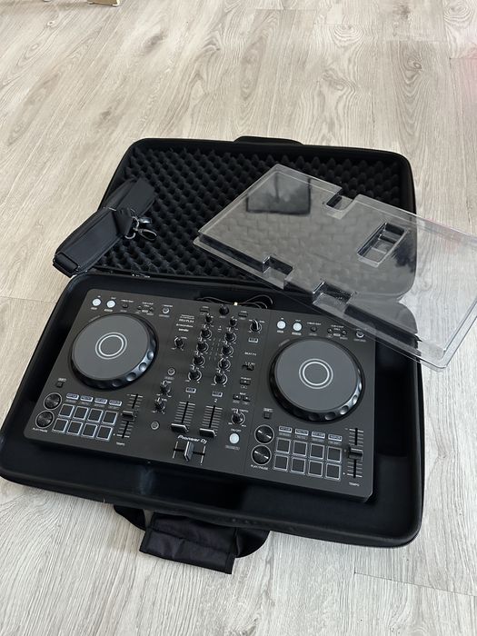 Kontroler DJ Pioneer DDJ-FLX4 + decksaver i UDG creator hardcase