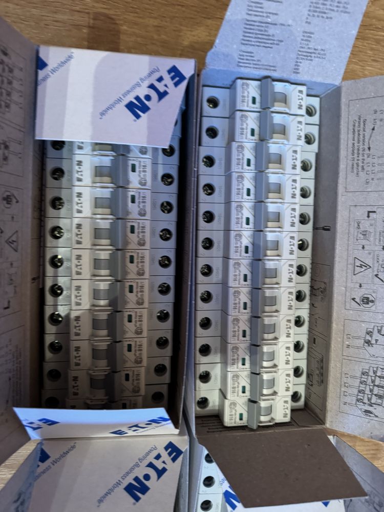 Bezpieczniki  Eaton B16A, 5 opakowań po 12 sztuk, nowe