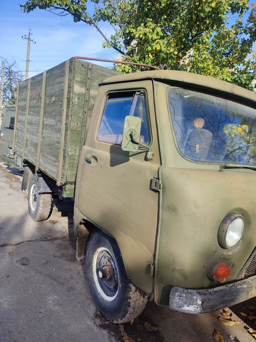 Продам УАЗ бортовой