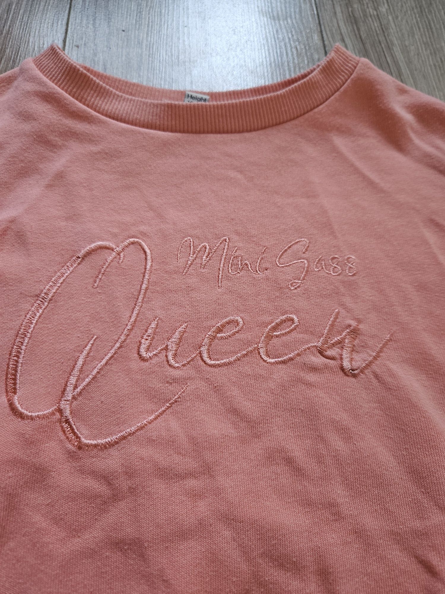 Bluza morelowa River island z bufiastymi rękawami napis sass Queen