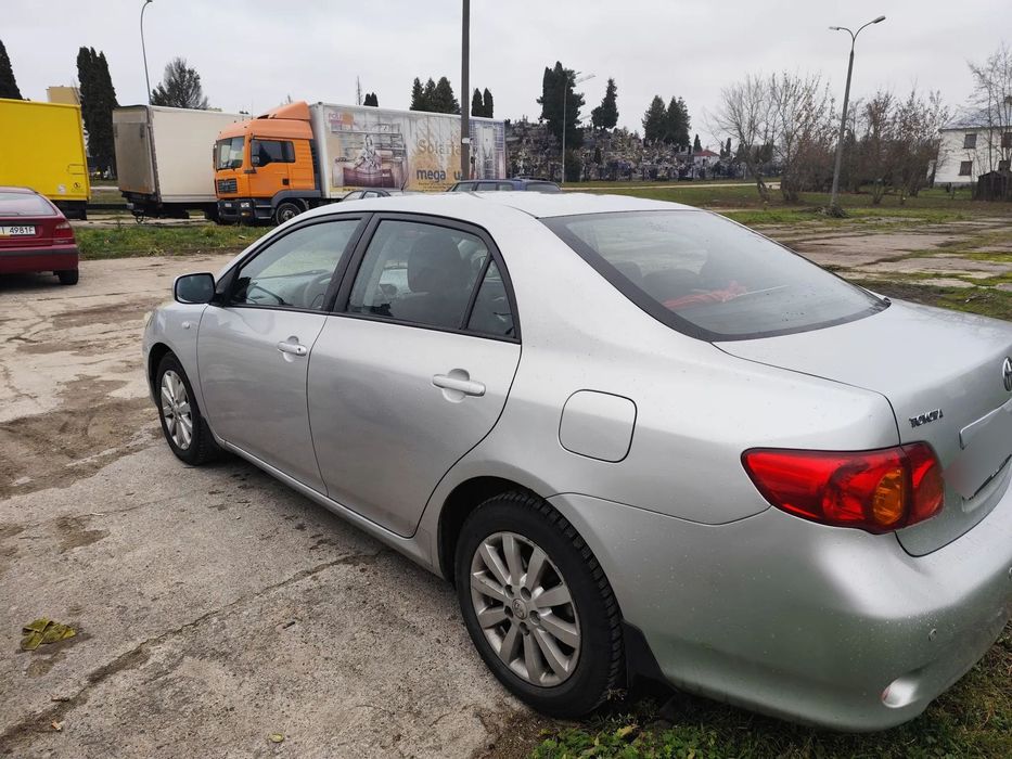 Toyota Corolla Srebrna TOYOTA na sprzedaż